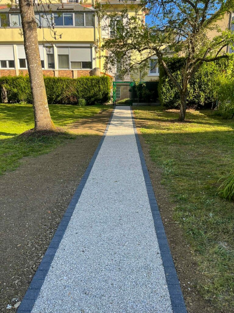 Réfection d’une allée piétonne en revêtement minéral